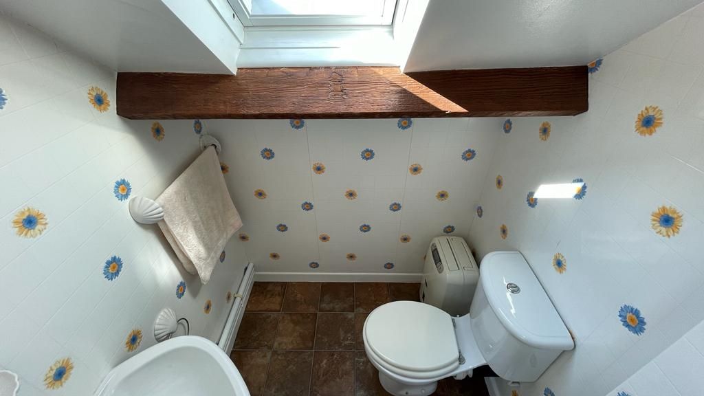 3 bedroom semi-detached bungalow Sold in Coventry - En-Suite.