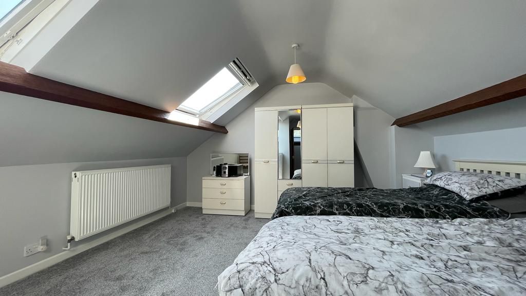 3 bedroom semi-detached bungalow Sold in Coventry - Master Bedroom.