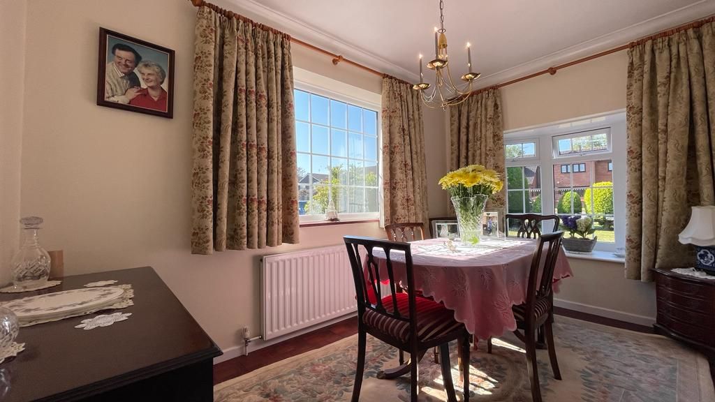 3 bedroom semi-detached bungalow Sold in Coventry - Dining room.