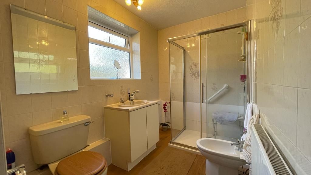 3 bedroom semi-detached bungalow Sold in Coventry - Bathroom.