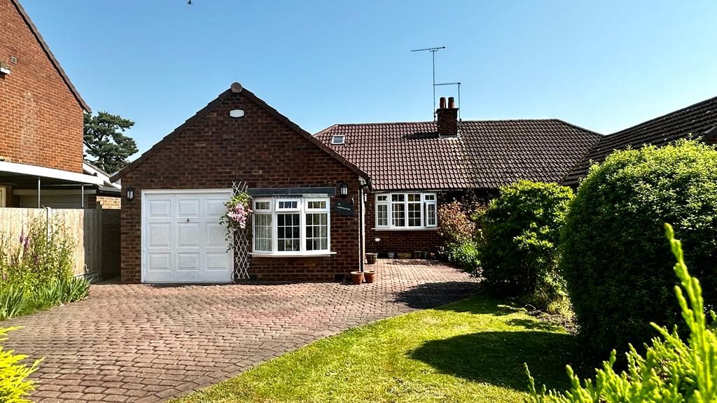 3 bedroom semi-detached bungalow Sold in Coventry - Front.