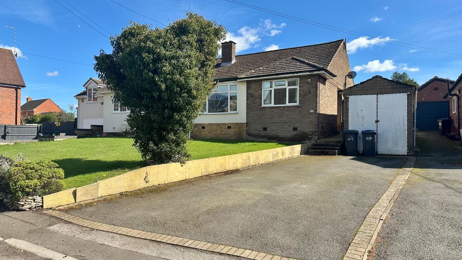2 bedroom semi-detached bungalow To Let in Coventry - Front.