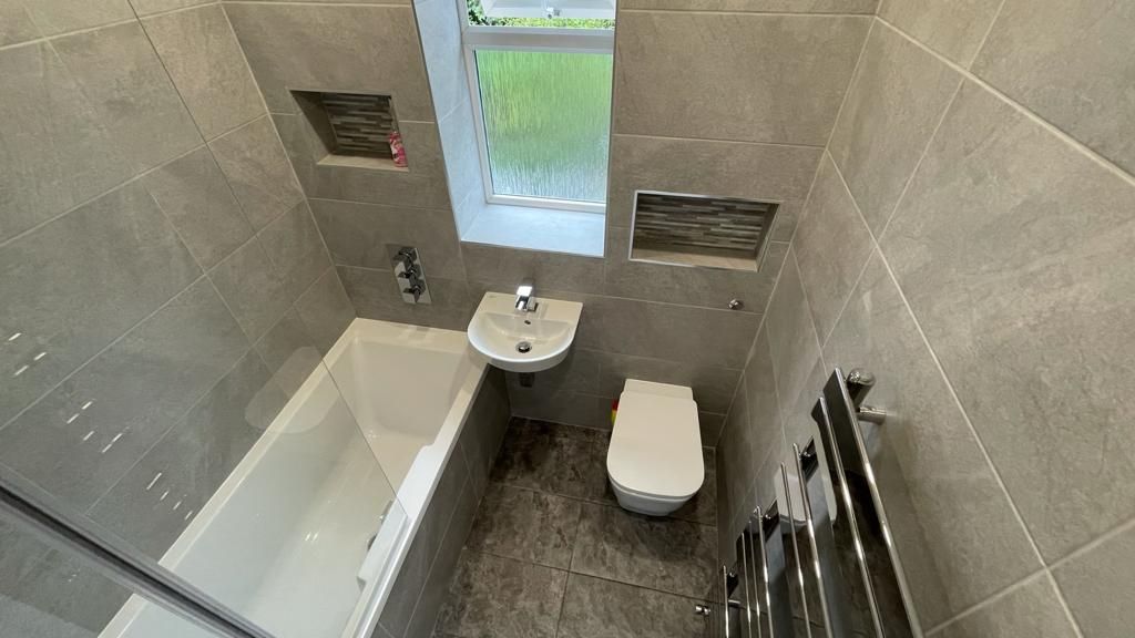 3 bedroom mid terraced house Let in Coventry - Photograph 8.