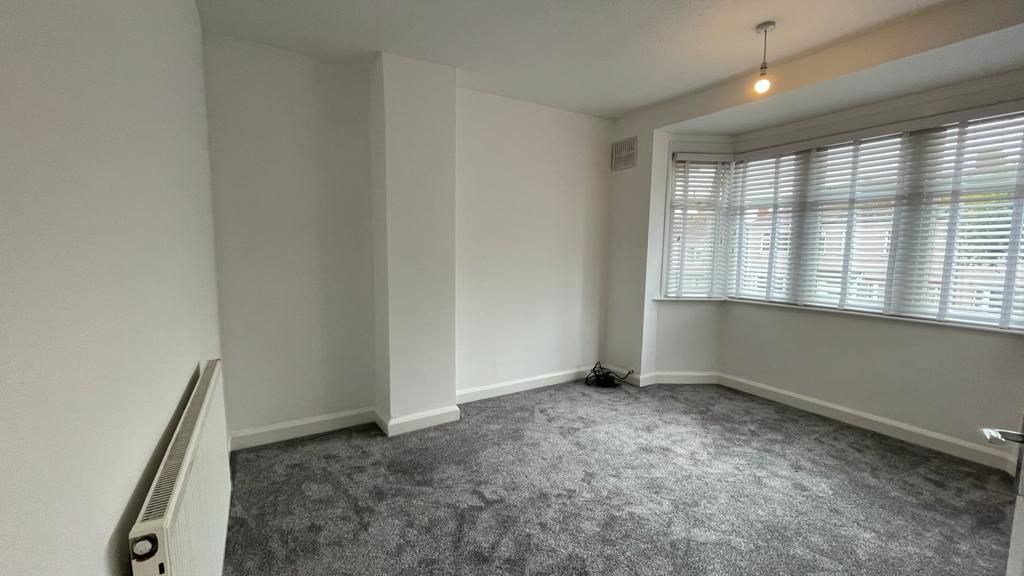 3 bedroom mid terraced house Let in Coventry - Photograph 6.