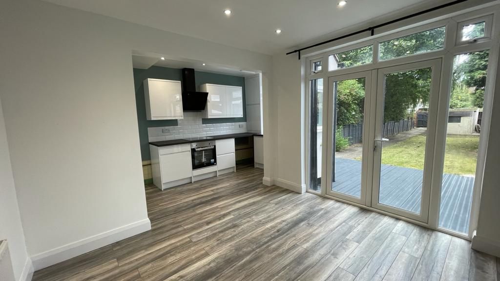 3 bedroom mid terraced house Let in Coventry - Photograph 4.