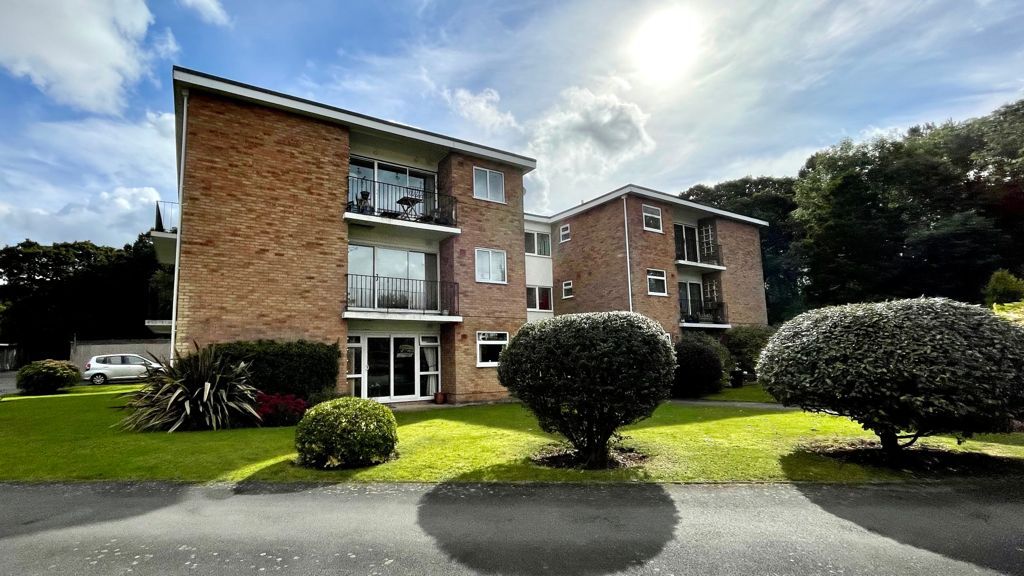 2 bedroom flat flat/apartment, Binley Woods