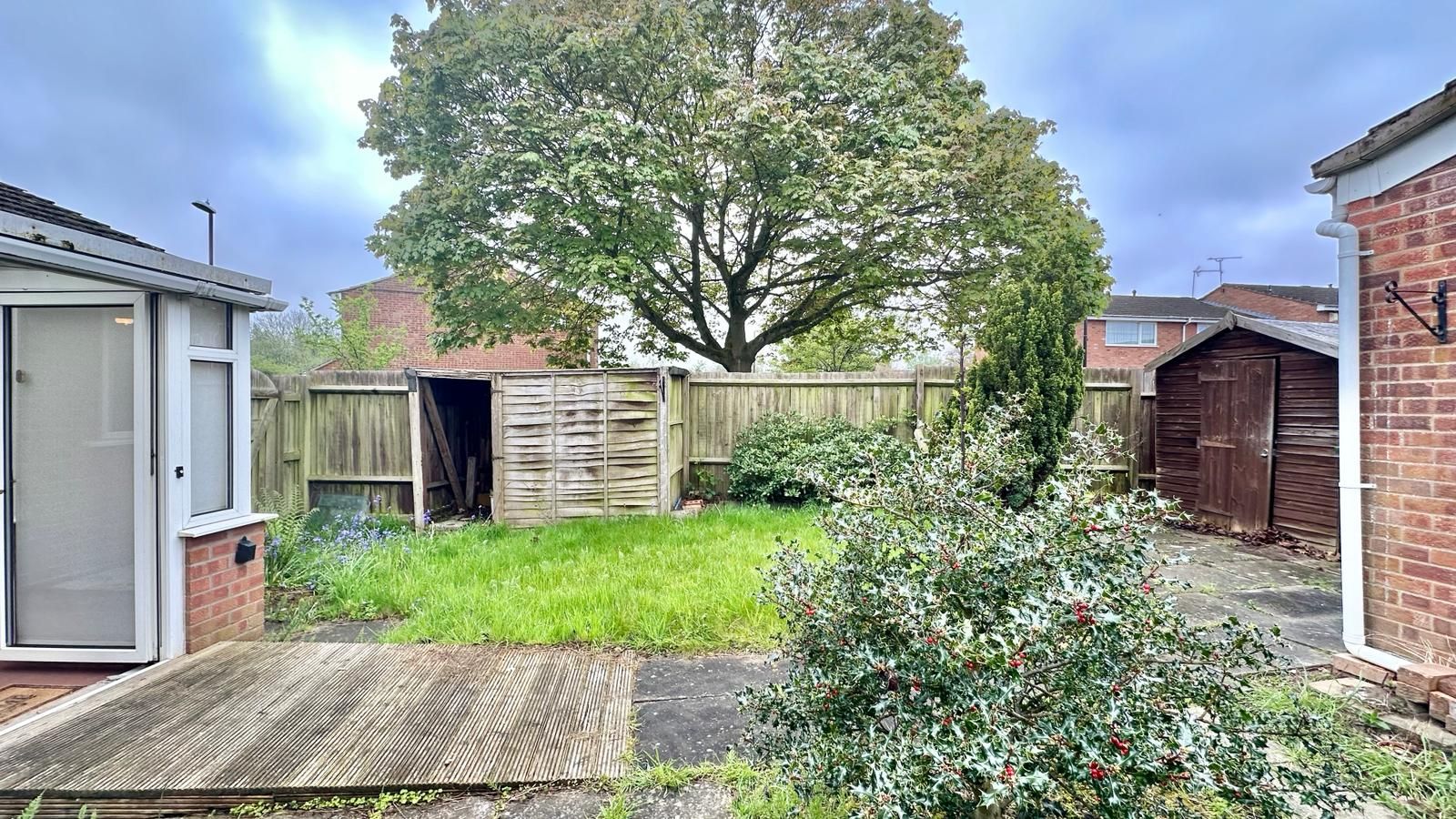 2 bedroom semi-detached bungalow Sold in Coventry - Photograph 14.