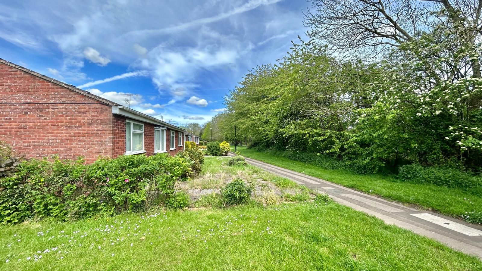 2 bedroom semi-detached bungalow Sold in Coventry - Photograph 17.