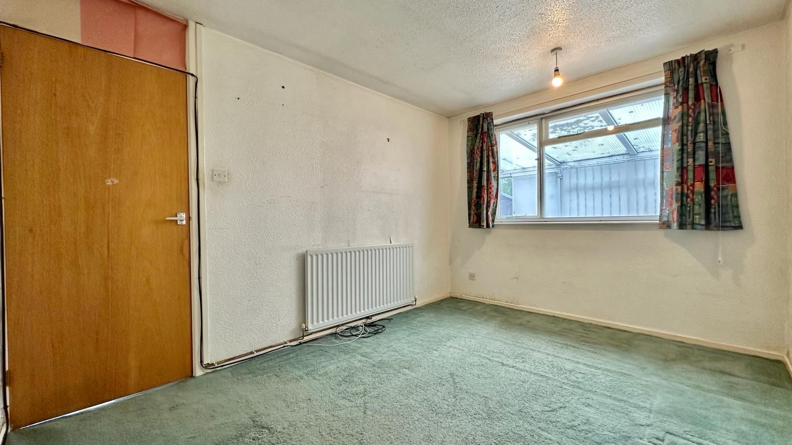 2 bedroom semi-detached bungalow Sold in Coventry - Photograph 7.