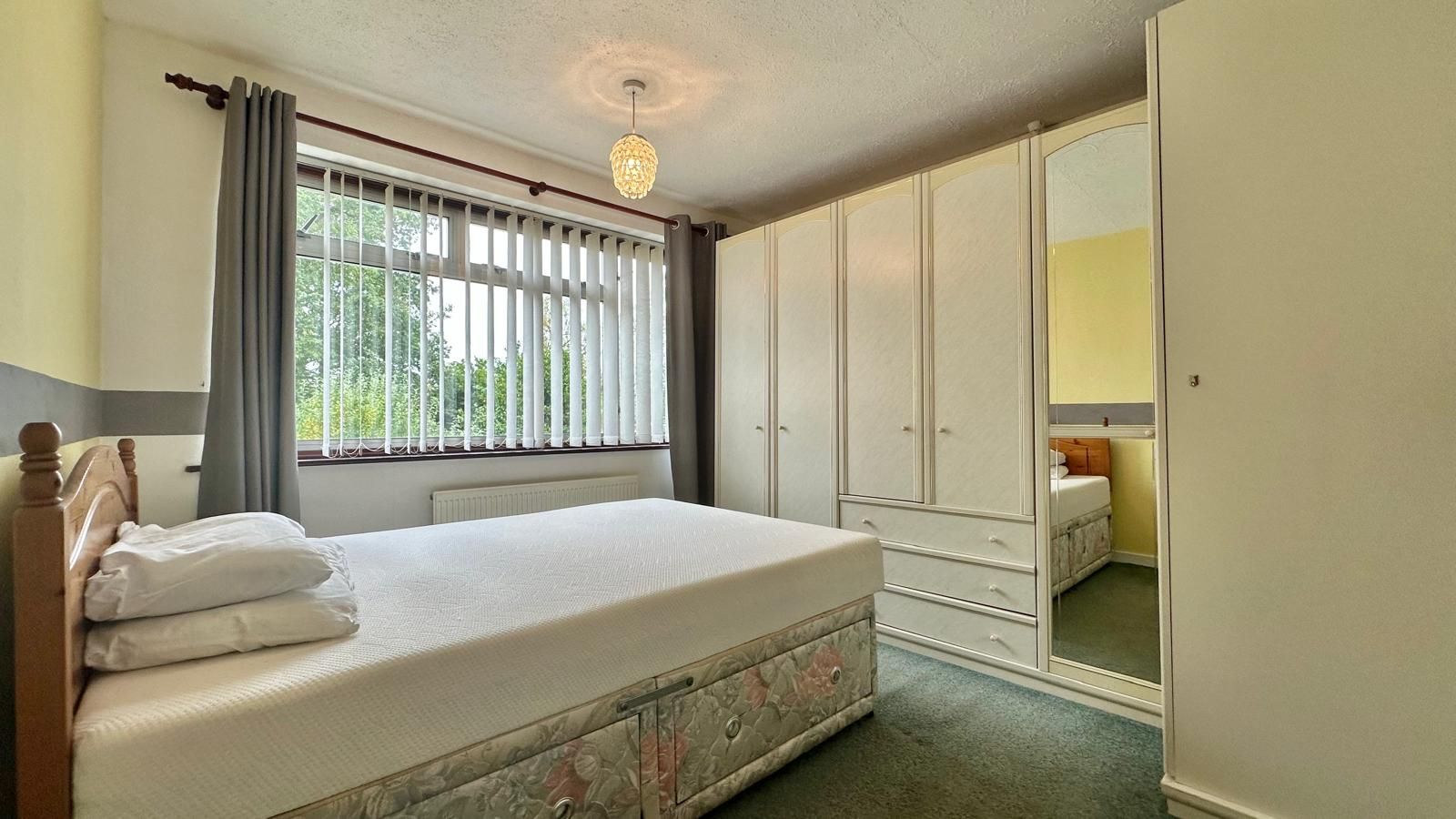 3 bedroom semi-detached house Sold in Coventry - Photograph 13.