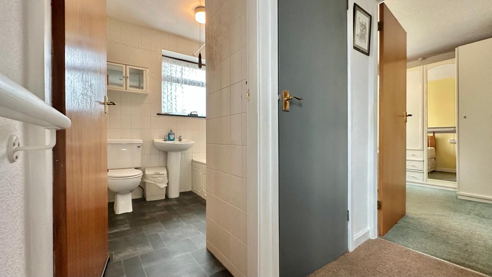 3 bedroom semi-detached house Sold in Coventry - Photograph 15.