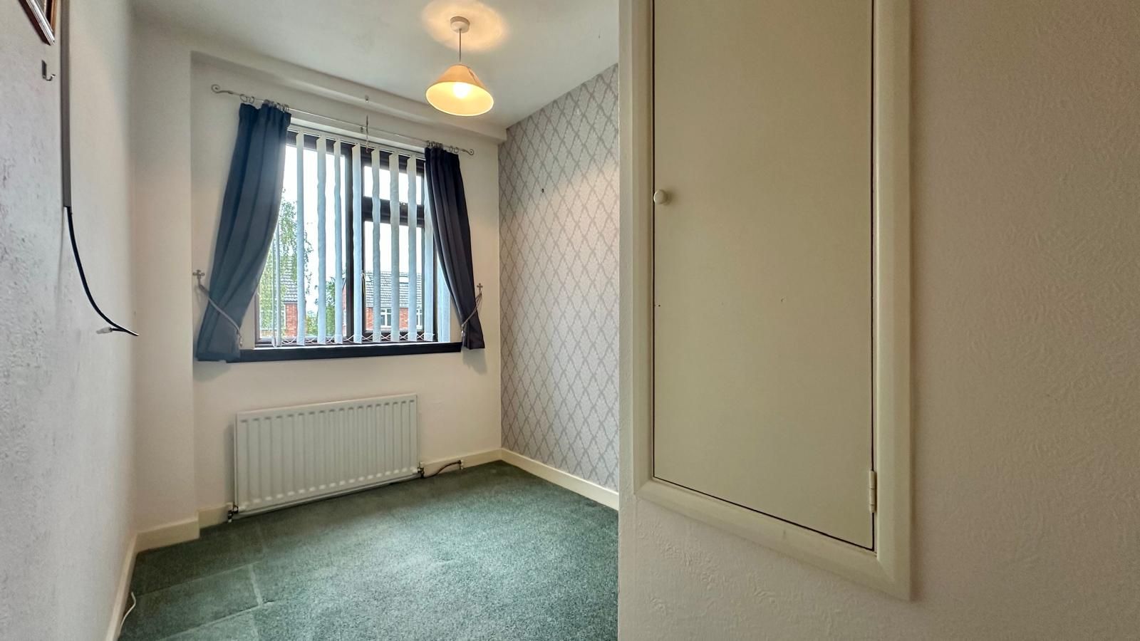 3 bedroom semi-detached house Sold in Coventry - Photograph 14.