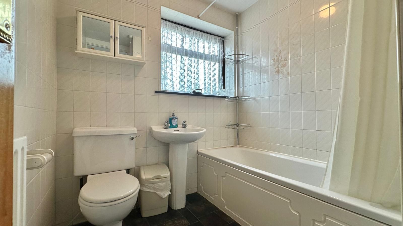 3 bedroom semi-detached house Sold in Coventry - Photograph 16.