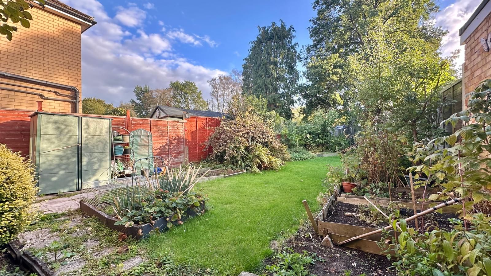 3 bedroom semi-detached house Sold in Coventry - Photograph 17.