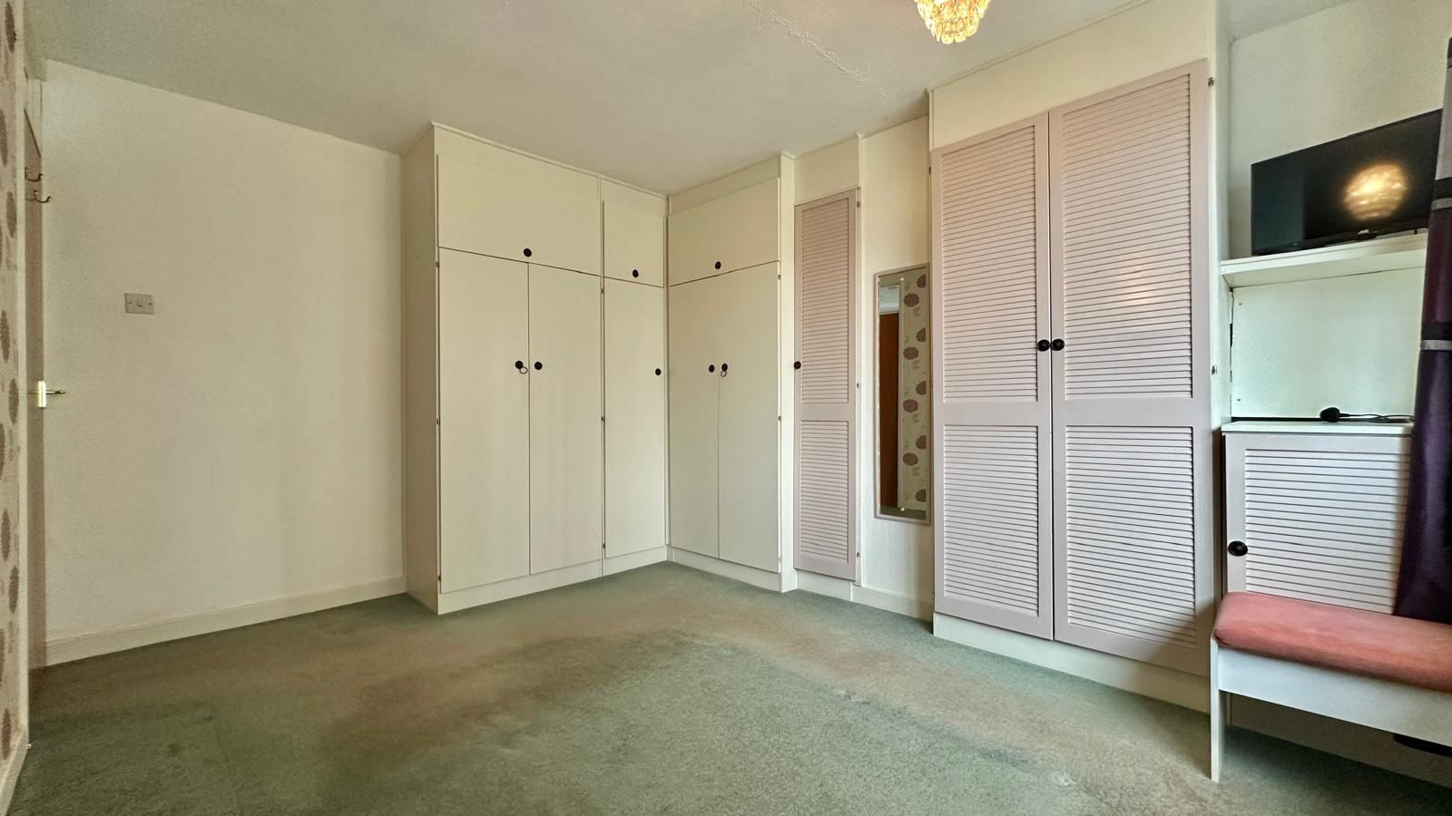 3 bedroom semi-detached house Sold in Coventry - Photograph 12.