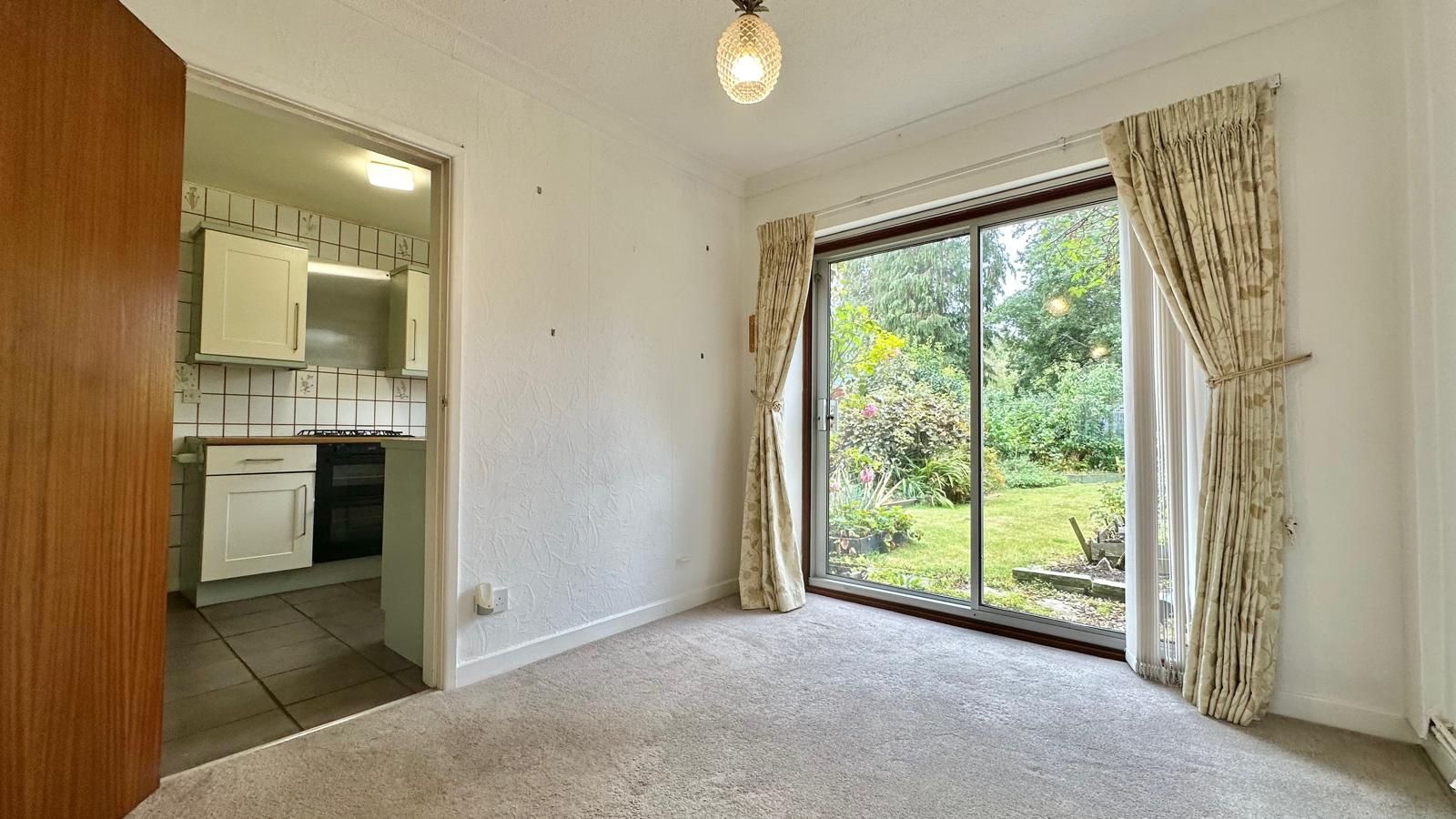 3 bedroom semi-detached house Sold in Coventry - Photograph 4.