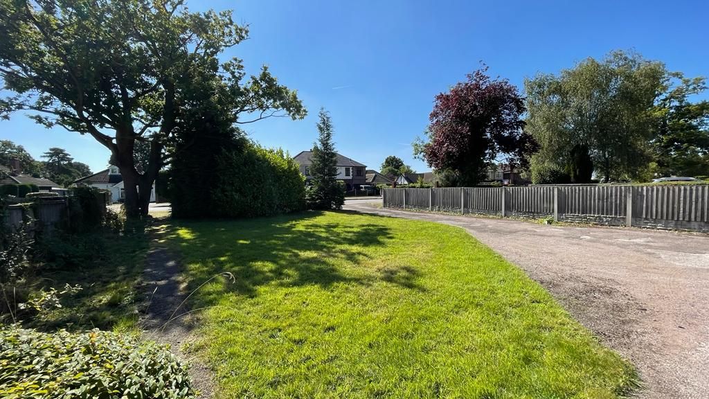 3 bedroom detached bungalow Sold in Coventry - Photograph 31.