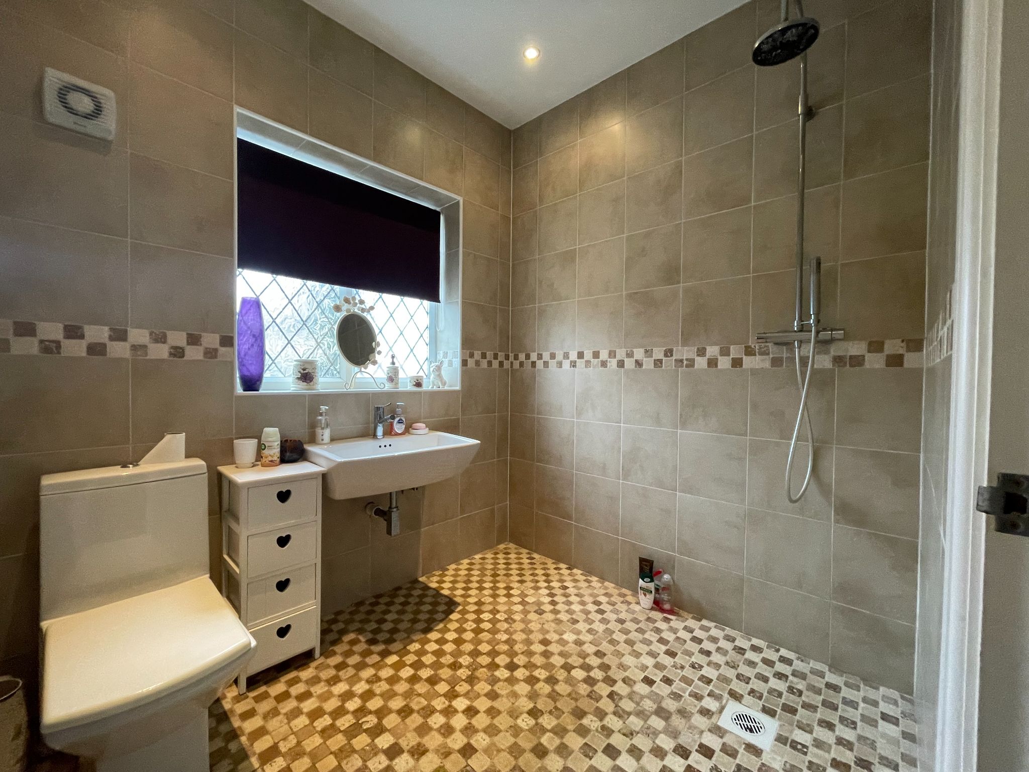 3 bedroom detached bungalow Sold in Coventry - Photograph 18.