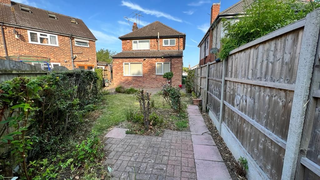 3 bedroom detached house Sold in Coventry - Photograph 13.