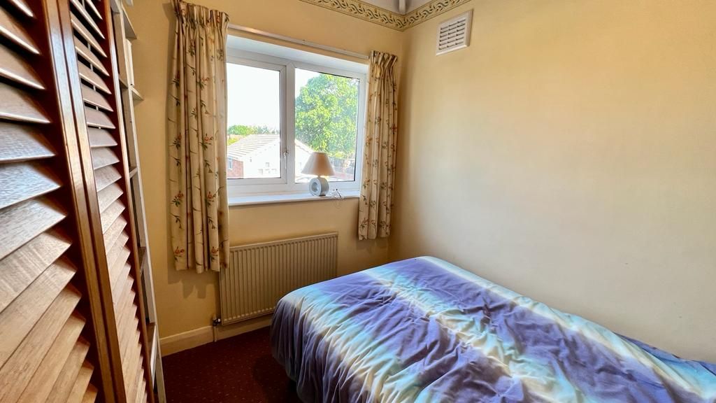 3 bedroom detached house Sold in Coventry - Photograph 9.