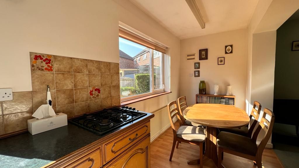 3 bedroom detached house Sold in Coventry - Photograph 5.