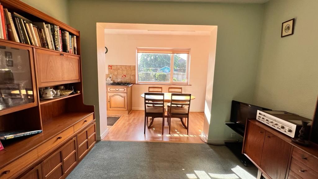 3 bedroom detached house Sold in Coventry - Photograph 8.