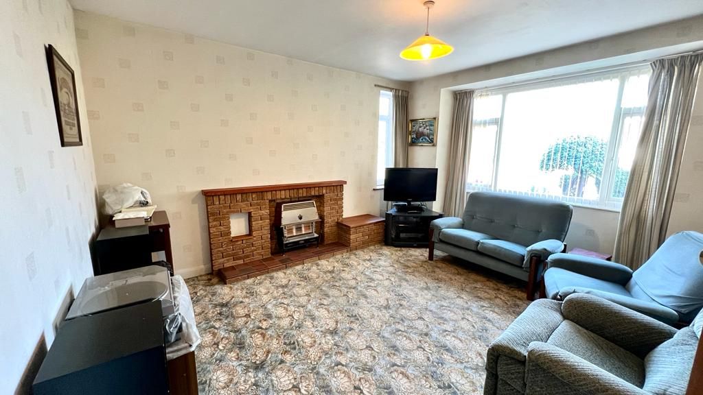3 bedroom detached house Sold in Coventry - Photograph 6.