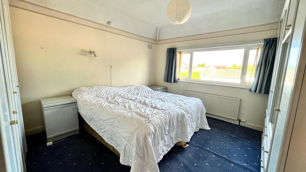 3 bedroom detached house Sold in Coventry - Photograph 7.