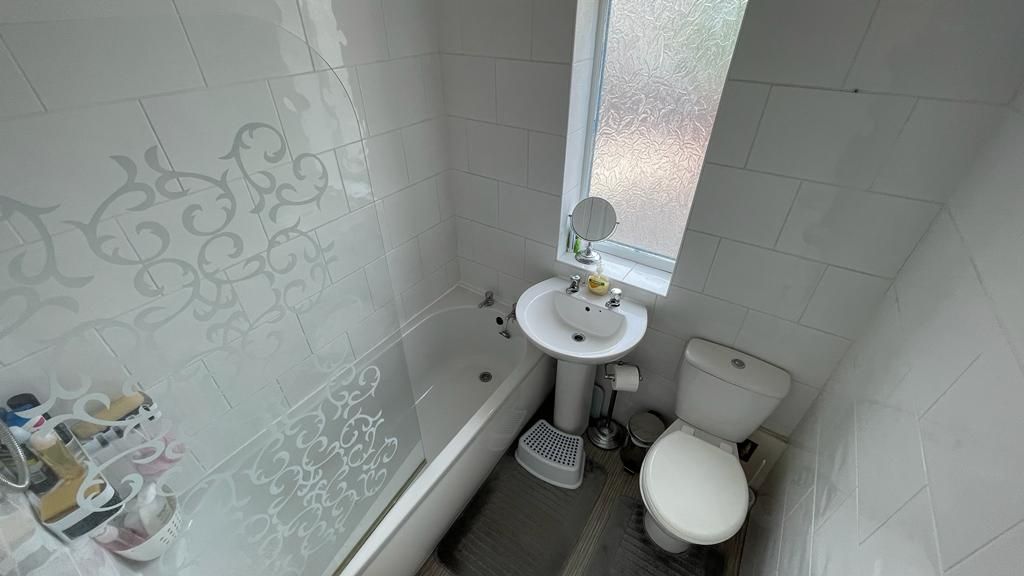 3 bedroom mid terraced house Let in Coventry - Photograph 8.