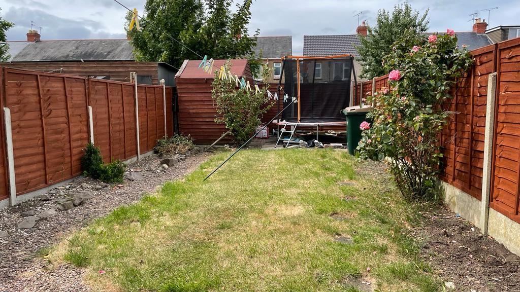 3 bedroom mid terraced house Let in Coventry - Photograph 10.