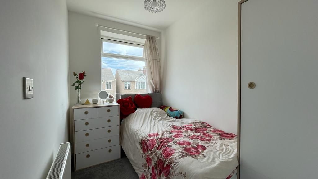 3 bedroom mid terraced house Let in Coventry - Photograph 9.