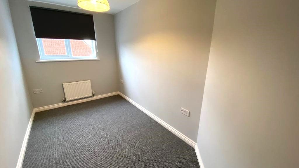 2 bedroom flat flat/apartment Let in Coventry - Photograph 8.