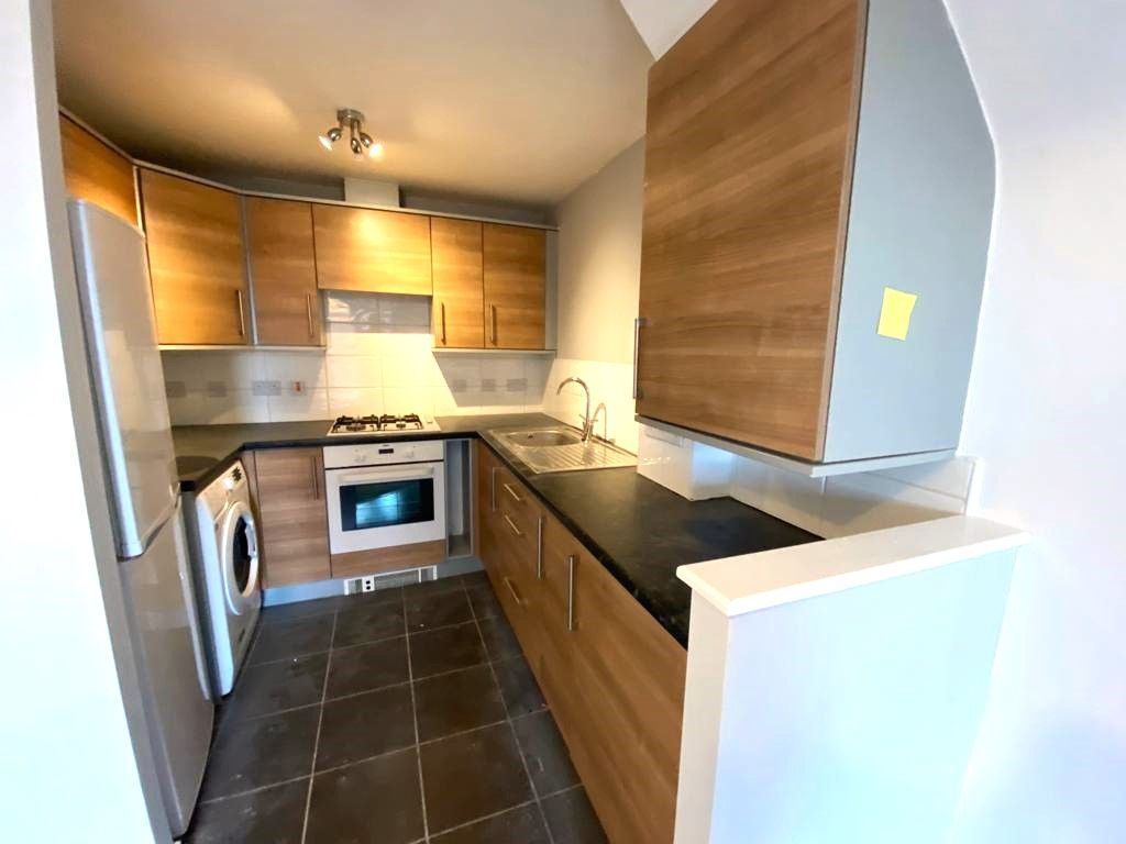 2 bedroom flat flat/apartment Let in Coventry - Photograph 4.
