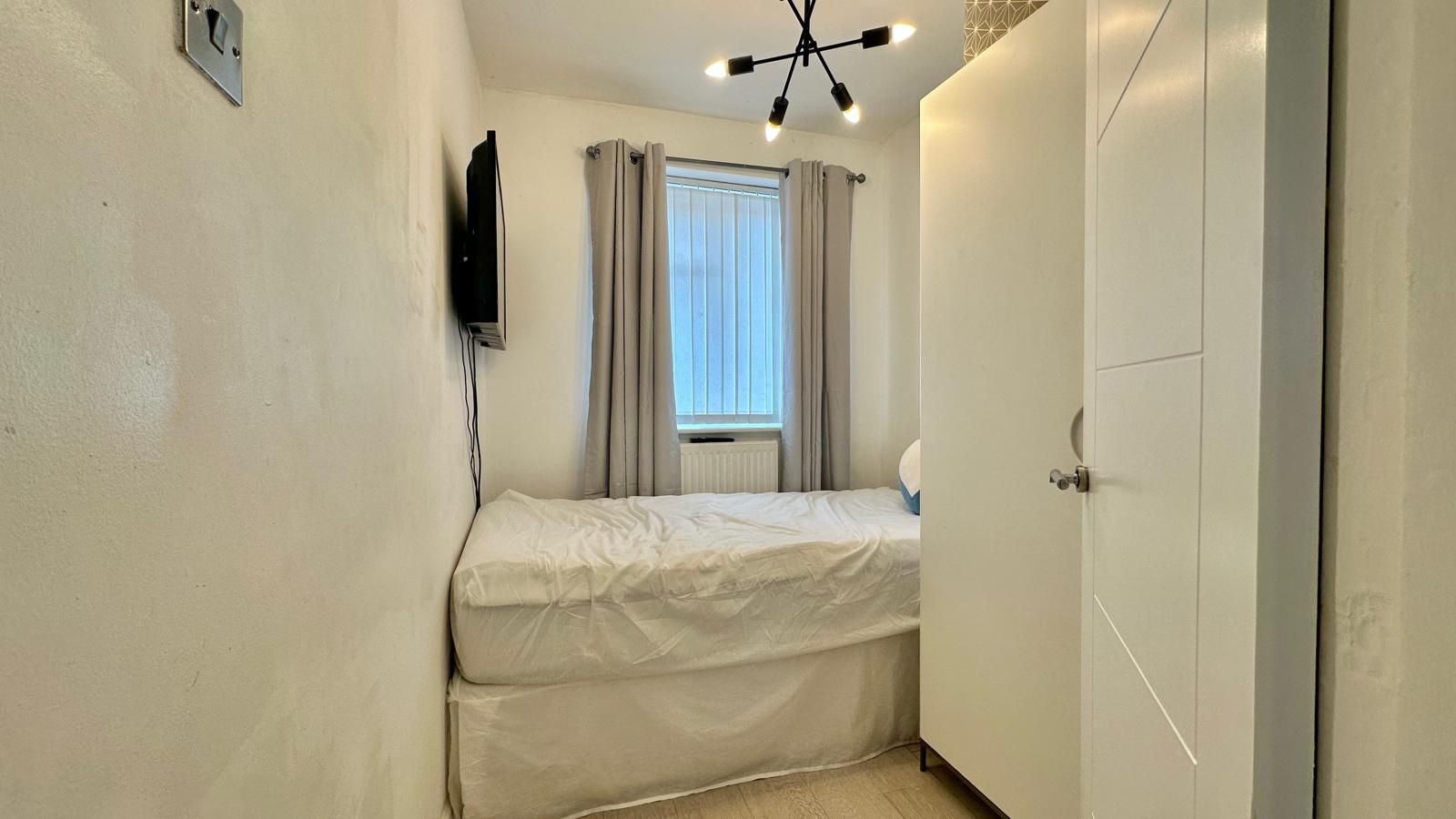 3 bedroom end terraced house For Sale in Coventry - Photograph 22.