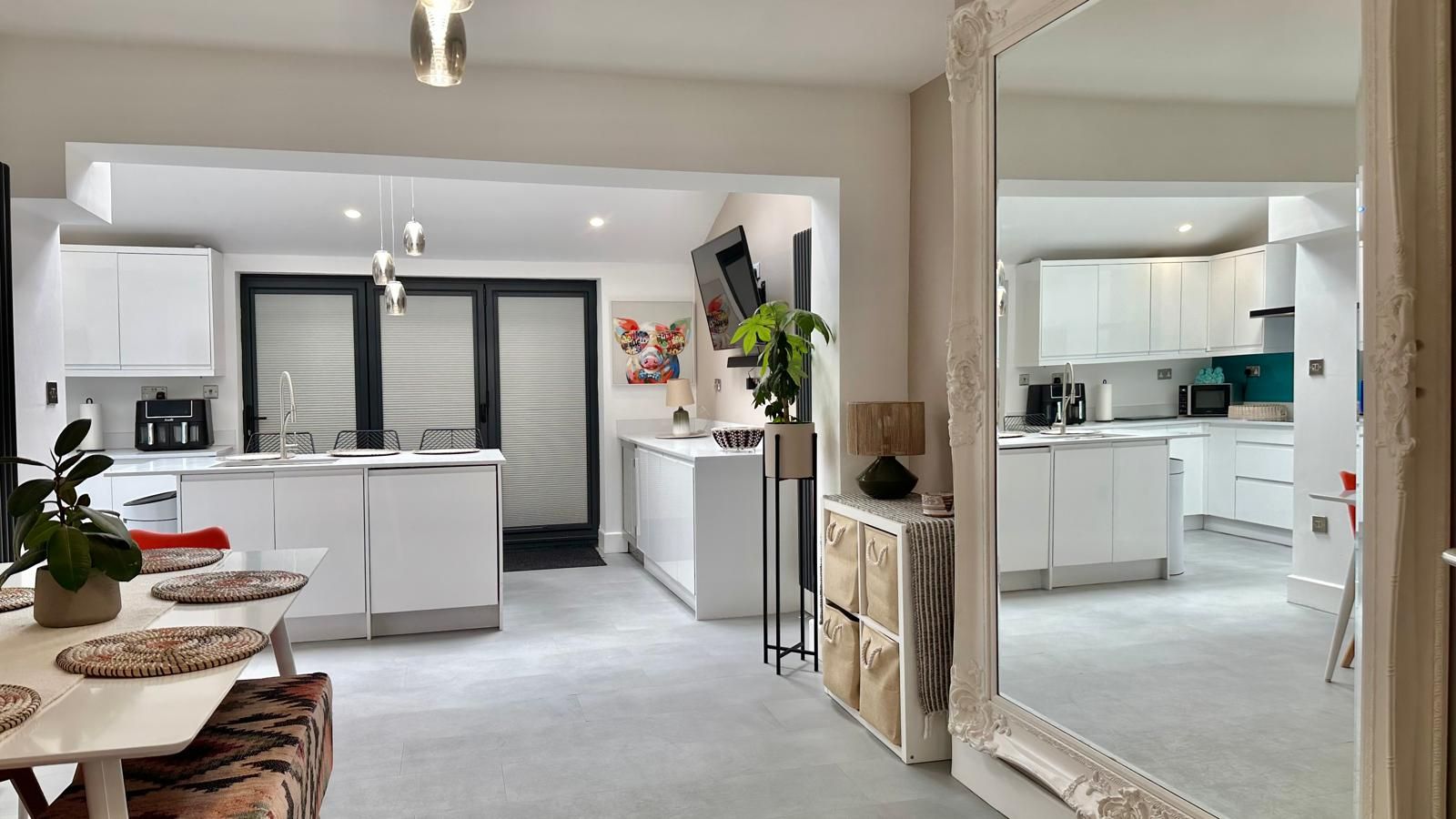 3 bedroom end terraced house For Sale in Coventry - Photograph 4.