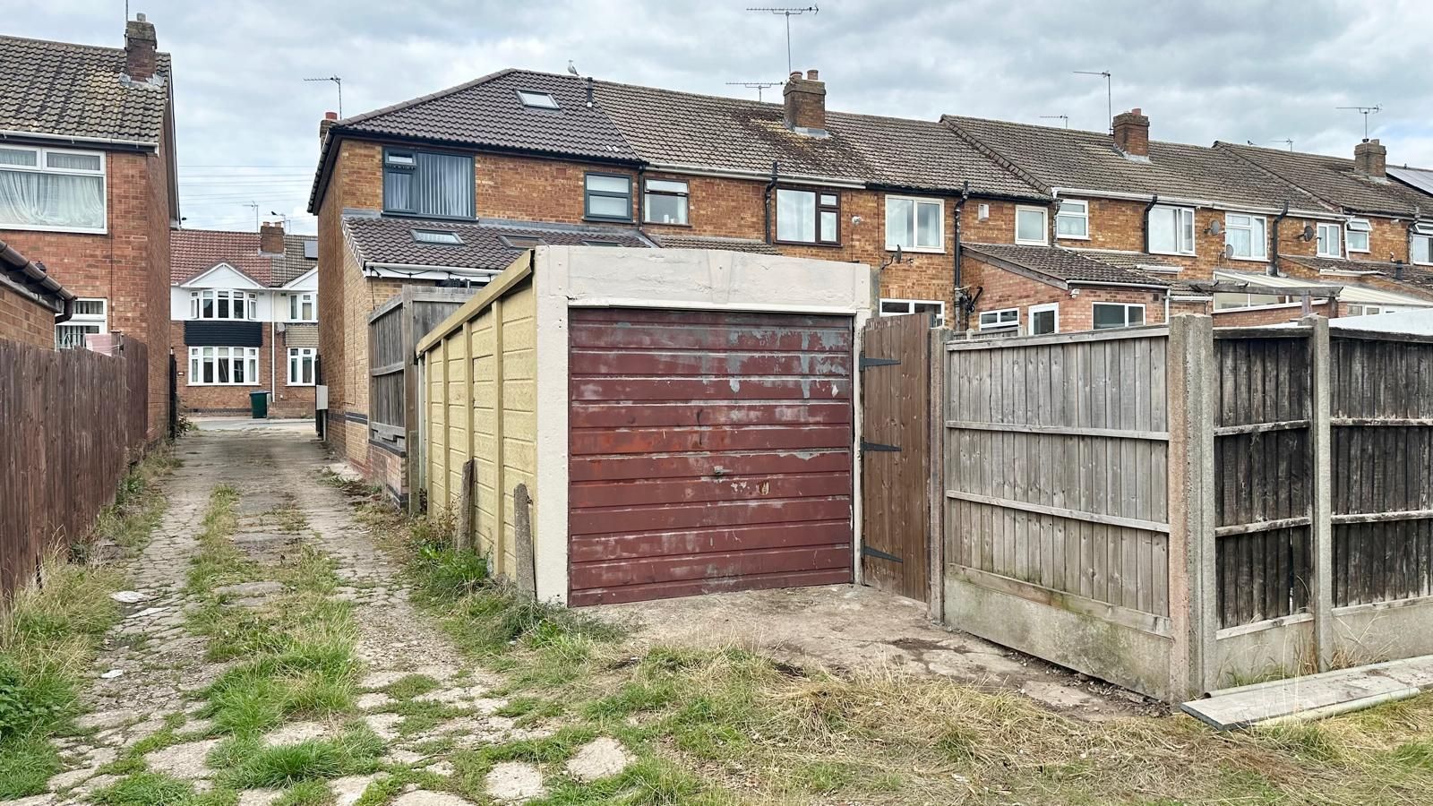 3 bedroom end terraced house For Sale in Coventry - Photograph 13.