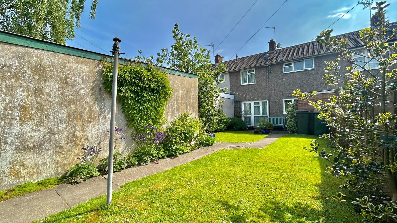 3 bedroom mid terraced house Sold in Coventry - Photograph 12.