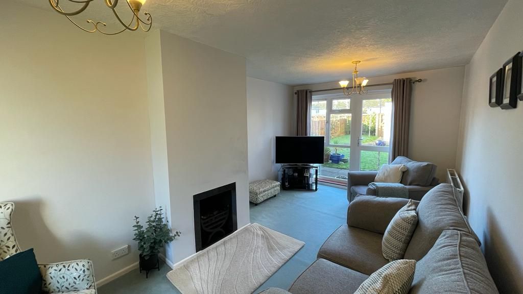 3 bedroom mid terraced house Sold in Coventry - Living room.