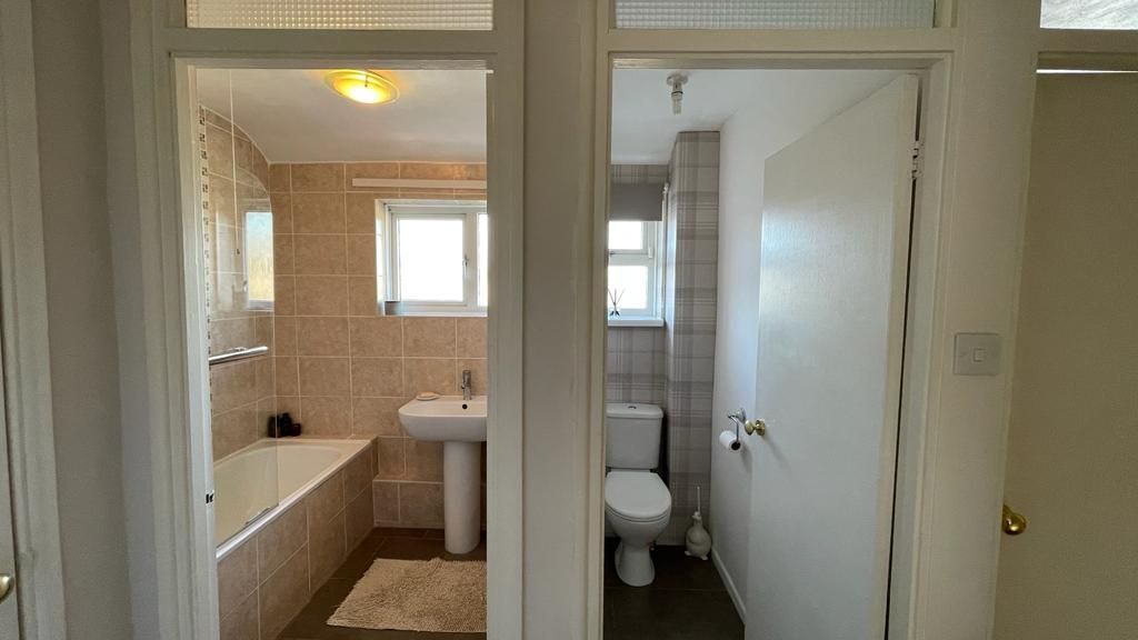 3 bedroom mid terraced house Sold in Coventry - Bathroom.