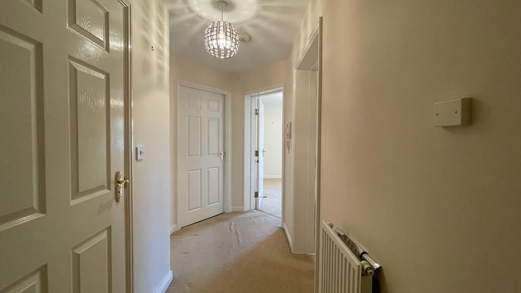 2 bedroom apartment flat/apartment Let in Coventry - Hallway.