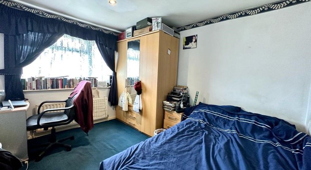 3 bedroom semi-detached house Sold in Coventry - Photograph 10.