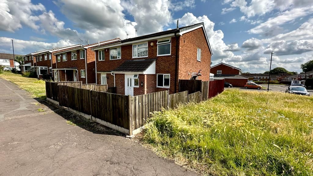 3 bedroom semi-detached house Sold in Coventry - Photograph 1.