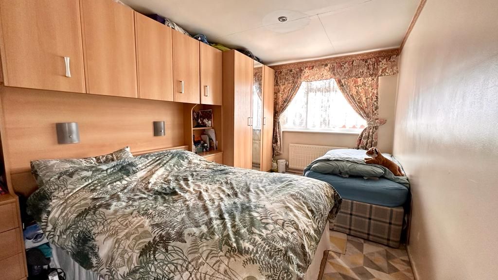 3 bedroom semi-detached house Sold in Coventry - Photograph 9.