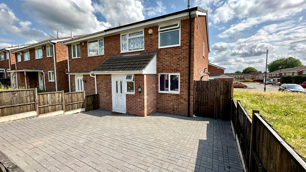 3 bedroom semi-detached house Sold in Coventry - Photograph 2.