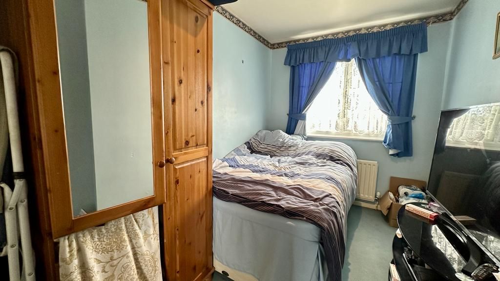 3 bedroom semi-detached house Sold in Coventry - Photograph 8.