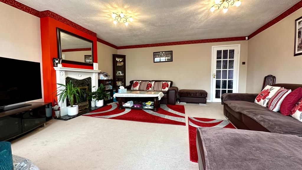 3 bedroom semi-detached house Sold in Coventry - Photograph 4.