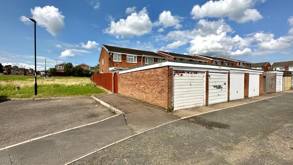 3 bedroom semi-detached house Sold in Coventry - Photograph 15.