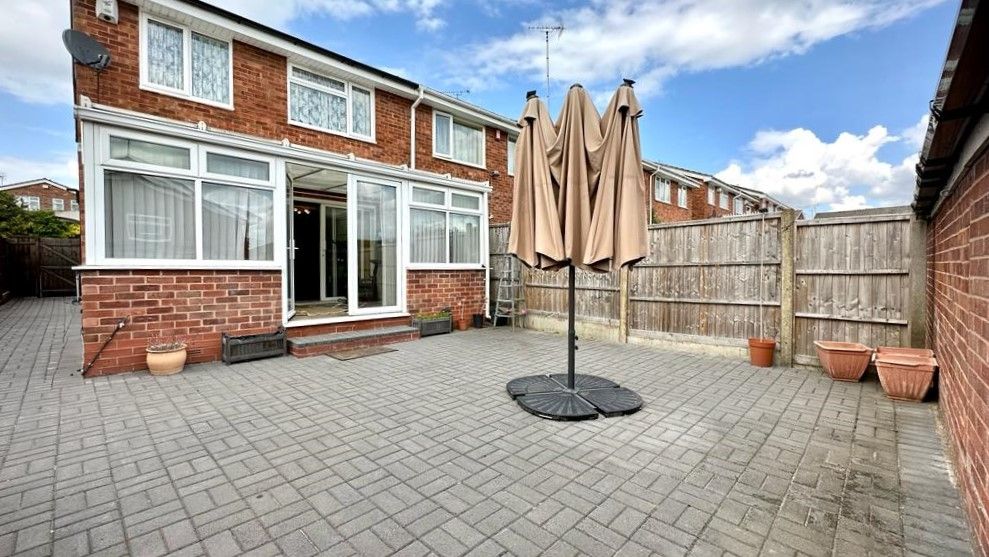3 bedroom semi-detached house Sold in Coventry - Photograph 14.
