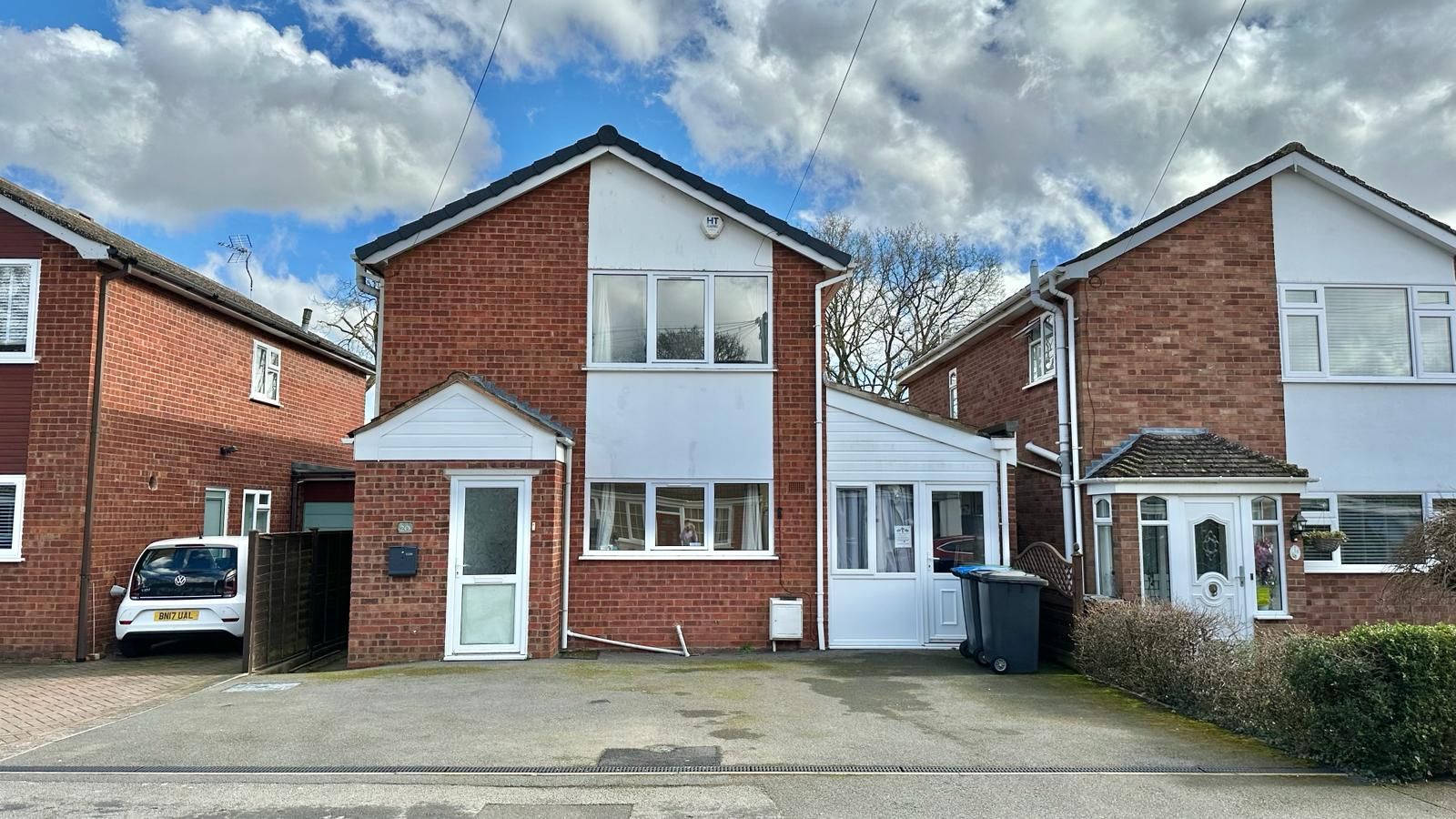 3 bedroom detached house Let in Coventry - Photograph 1.