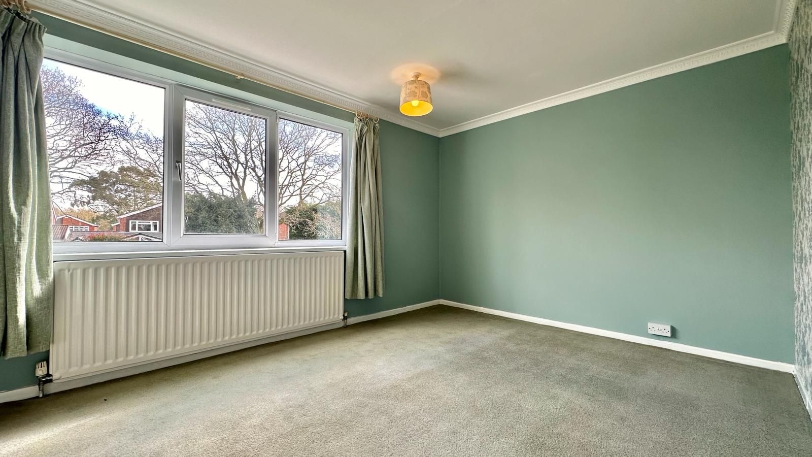 3 bedroom detached house Let in Coventry - Photograph 11.